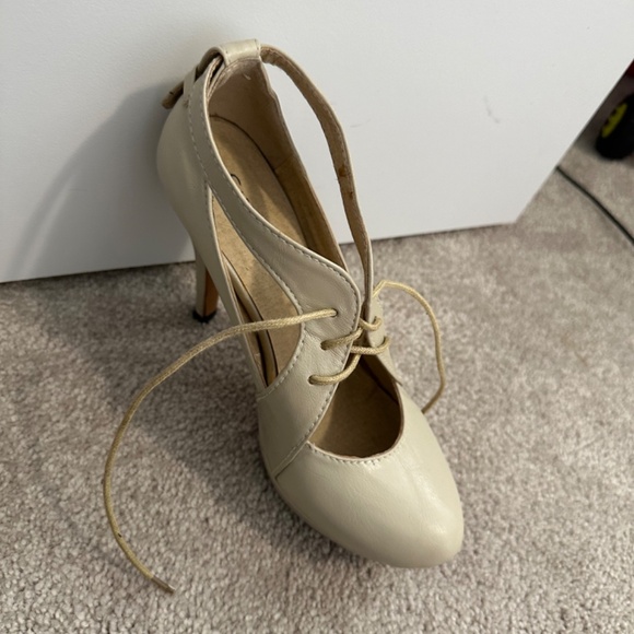 Women’s shoes and boots - Picture 5 of 16